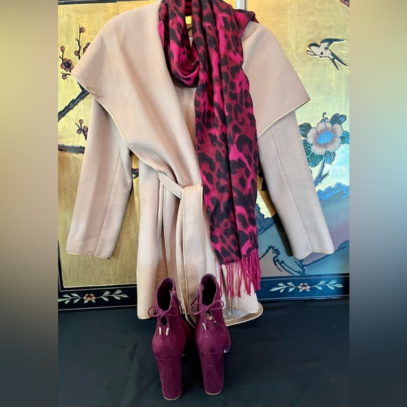 Like New Forever 21 Burgundy Suede Ankle Boots Size 8 - Picture 6 of 7